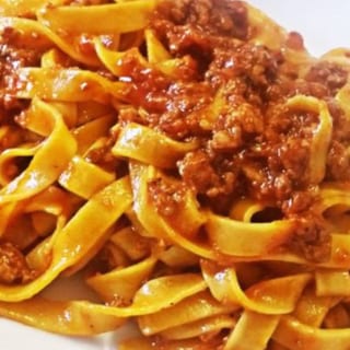 Vegan fettuccine alla bolognese