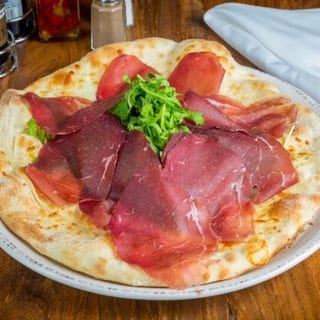 Pizza Parma ham and burrata