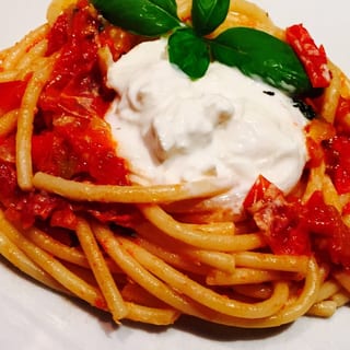 Spaghetti Burrata and Tomato sauce