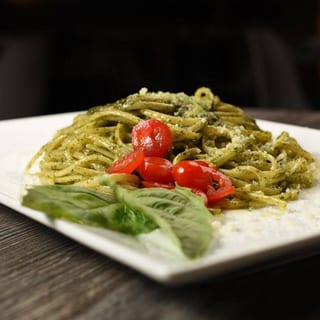 Vegan spaghetti al pesto