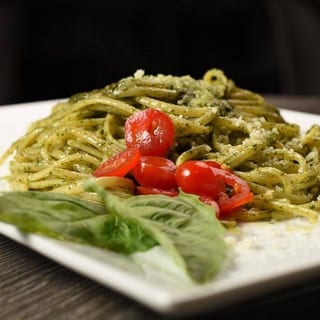 Vegan spaghetti al pesto